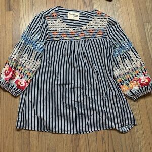 Savanna jane small blouse